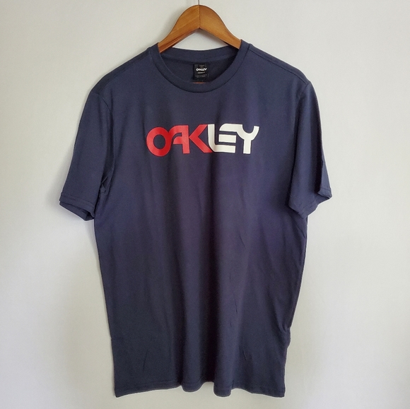 Oakley Other - Oakley Graphic Tee size M